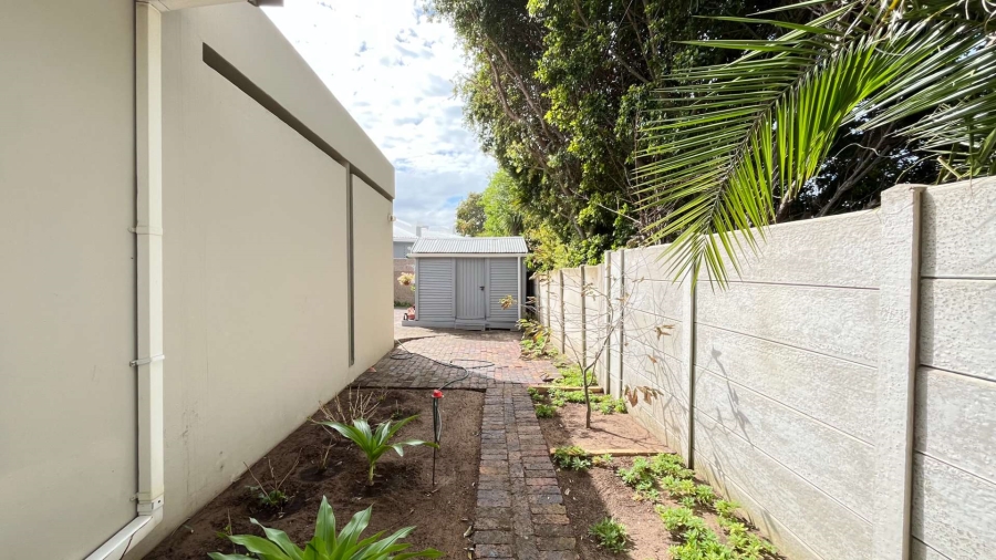 4 Bedroom Property for Sale in Hartenbos Central Western Cape
